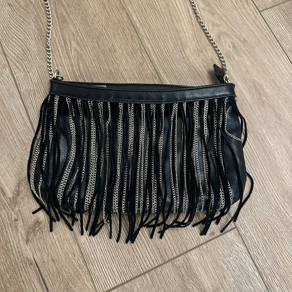 Izzy & Ali crossbody purse. Black with fringe. STUNNING bag. Well made!